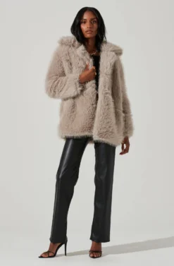 Hadley Faux Fur Coat -Barbie Clothing Shop ACT17441 SILVER 2 ba6d85fe 52d6 4305 ac56 c5fcbb176a79 scaled