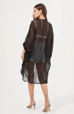 Blythe Cover Up 11 Blythe Cover Up -Barbie Clothing Shop AMB J91605 96 BLACK 5 scaled