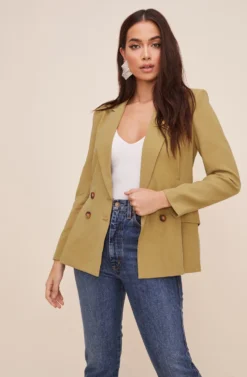 Fitted Pleat Blazer