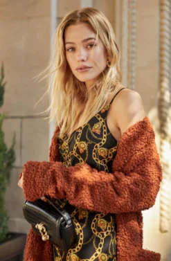 Fauna Coat (Sold Out) -Barbie Clothing Shop FALL Look04 15988 bd59c29c ea21 4076 a8ae f6e75129e634 scaled